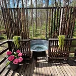 度假居 Lubiana180 Scandi Wsrod Drzew Jacuzzi Sauna Kominek I Taras Na Dachu Jezioro Kaszuby Pieski Tylko Do 10kg Za Dodatkowa Oplata