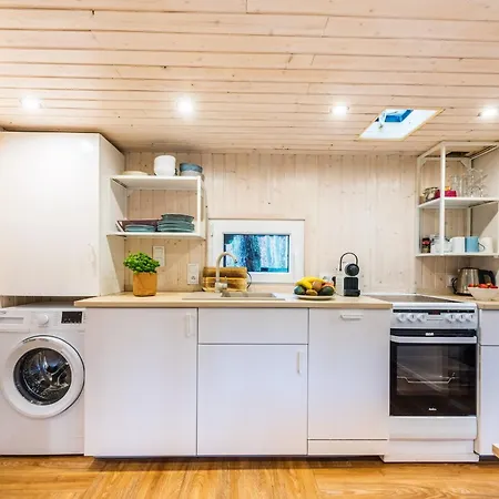 Semesterbostad Lubiana180 Scandi Wsrod Drzew Jacuzzi Sauna Kominek I Taras Na Dachu Jezioro Kaszuby Pieski Tylko Do 10kg Za Dodatkowa Oplata