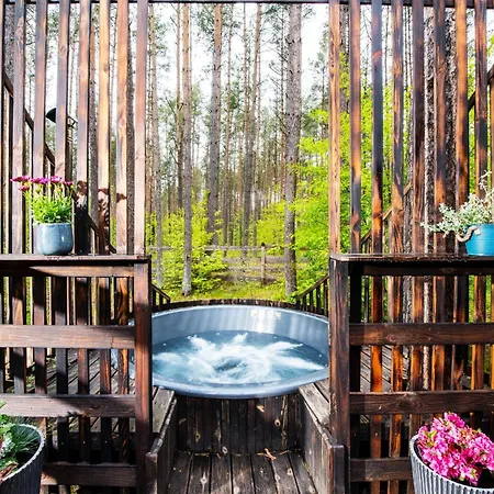 Semesterbostad Lubiana180 Scandi Wsrod Drzew Jacuzzi Taras Na Dachu Jezioro Kaszuby Pieski Tylko Do 10kg Za Dodatkowa Oplata Grzybowo (Pomerania)