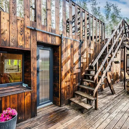 Semesterbostad Lubiana180 Scandi Wsrod Drzew Jacuzzi Sauna Kominek I Taras Na Dachu Jezioro Kaszuby Pieski Tylko Do 10kg Za Dodatkowa Oplata