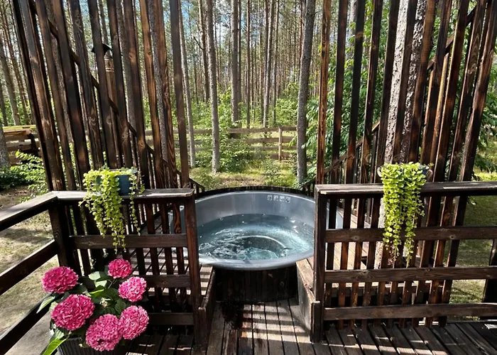 Semesterbostad Lubiana180 Scandi Wsrod Drzew Jacuzzi Sauna Kominek I Taras Na Dachu Jezioro Kaszuby Pieski Tylko Do 10kg Za Dodatkowa Oplata