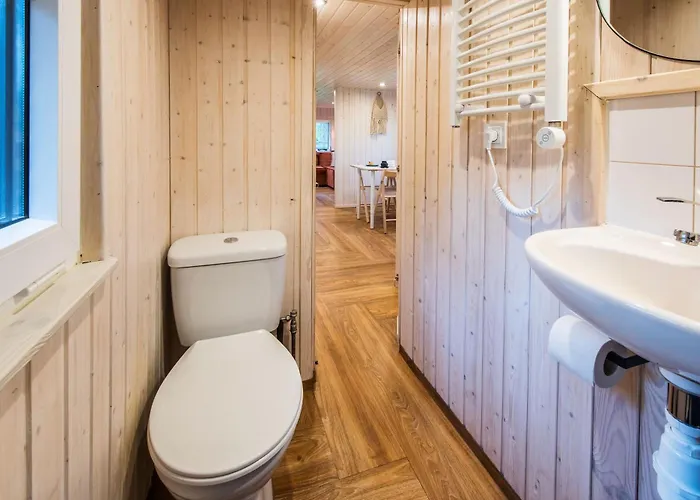 Semesterbostad Lubiana180 Scandi Wsrod Drzew Jacuzzi Sauna Kominek I Taras Na Dachu Jezioro Kaszuby Pieski Tylko Do 10kg Za Dodatkowa Oplata *