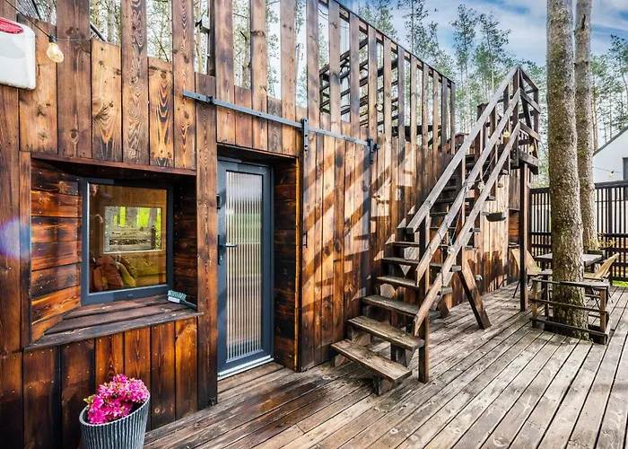 Semesterbostad Lubiana180 Scandi Wsrod Drzew Jacuzzi Sauna Kominek I Taras Na Dachu Jezioro Kaszuby Pieski Tylko Do 10kg Za Dodatkowa Oplata