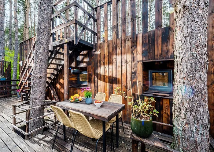 Semesterbostad Lubiana180 Scandi Wsrod Drzew Jacuzzi Sauna Kominek I Taras Na Dachu Jezioro Kaszuby Pieski Tylko Do 10kg Za Dodatkowa Oplata